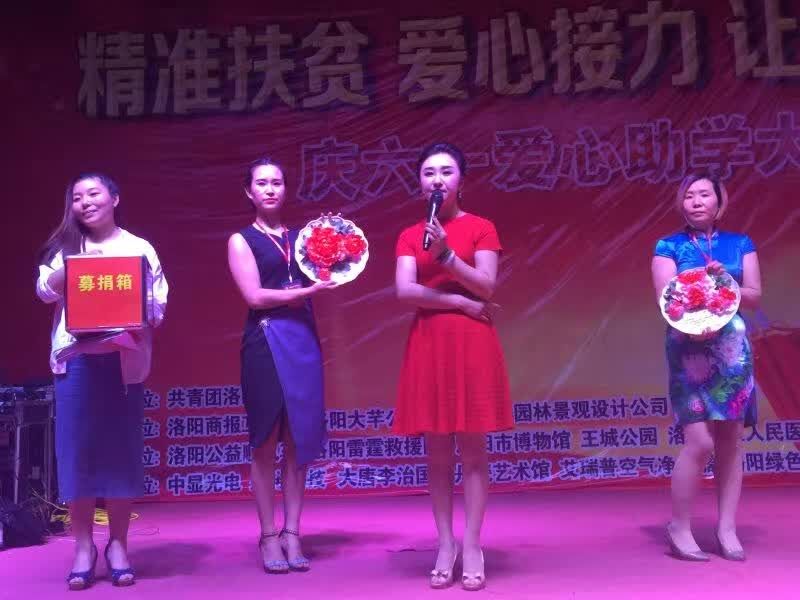 三个黑人玩一个女4P文