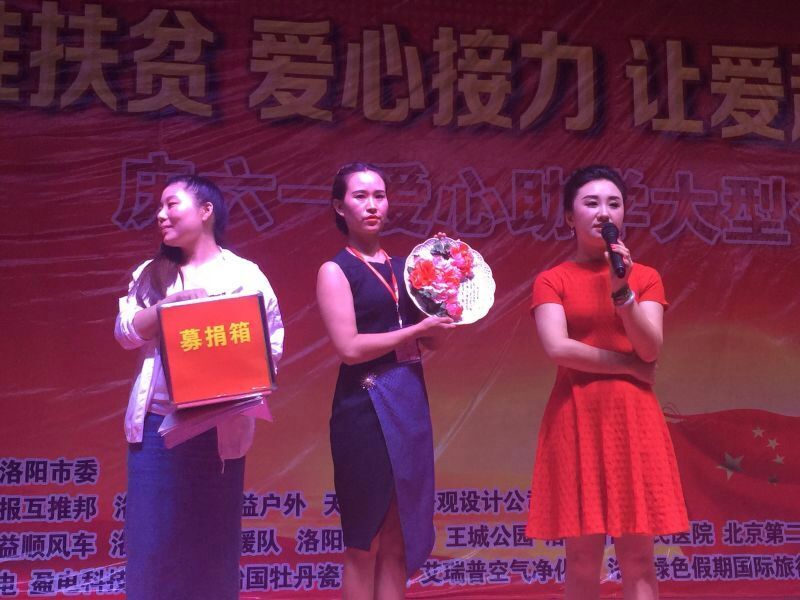 三个黑人玩一个女4P文