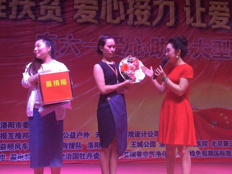 三个黑人玩一个女4P文