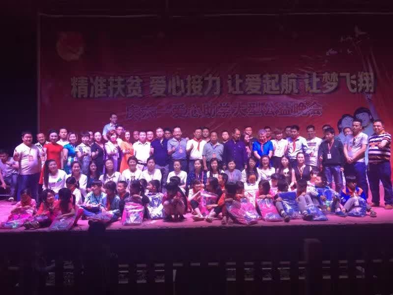 三个黑人玩一个女4P文
