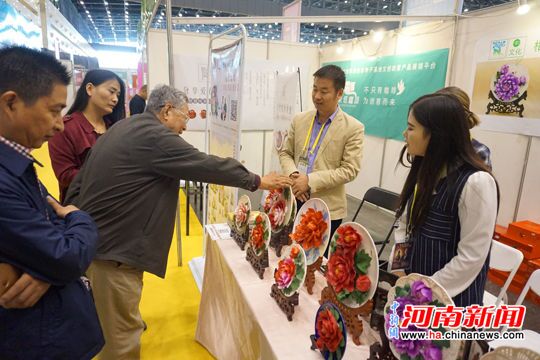 三个黑人玩一个女4P文