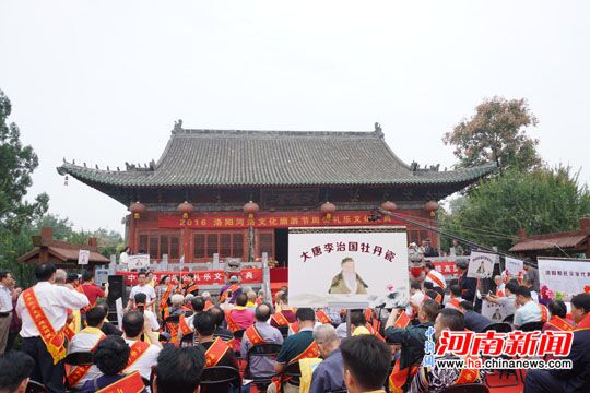 三个黑人玩一个女4P文