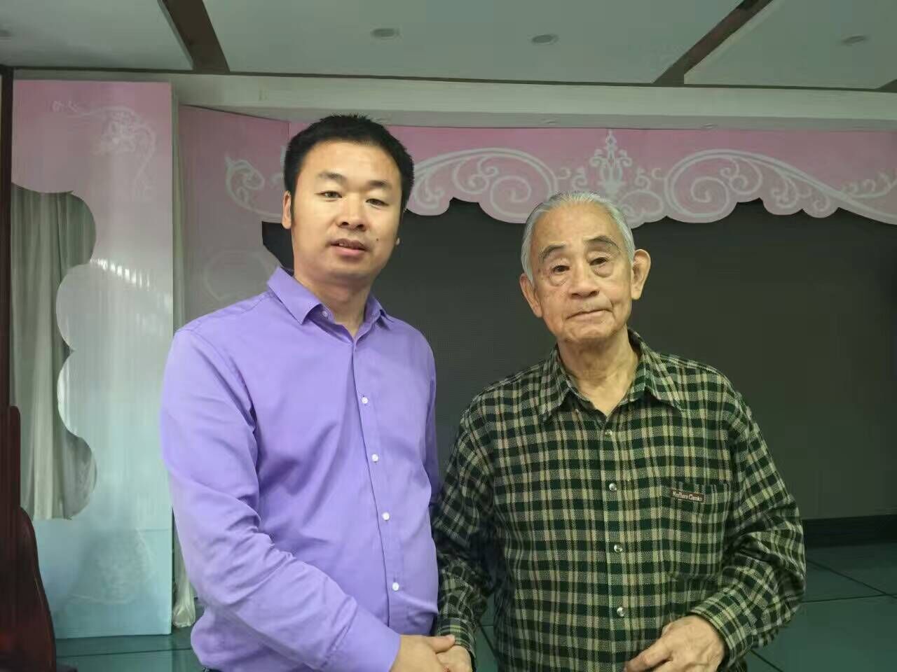 三个黑人玩一个女4P文