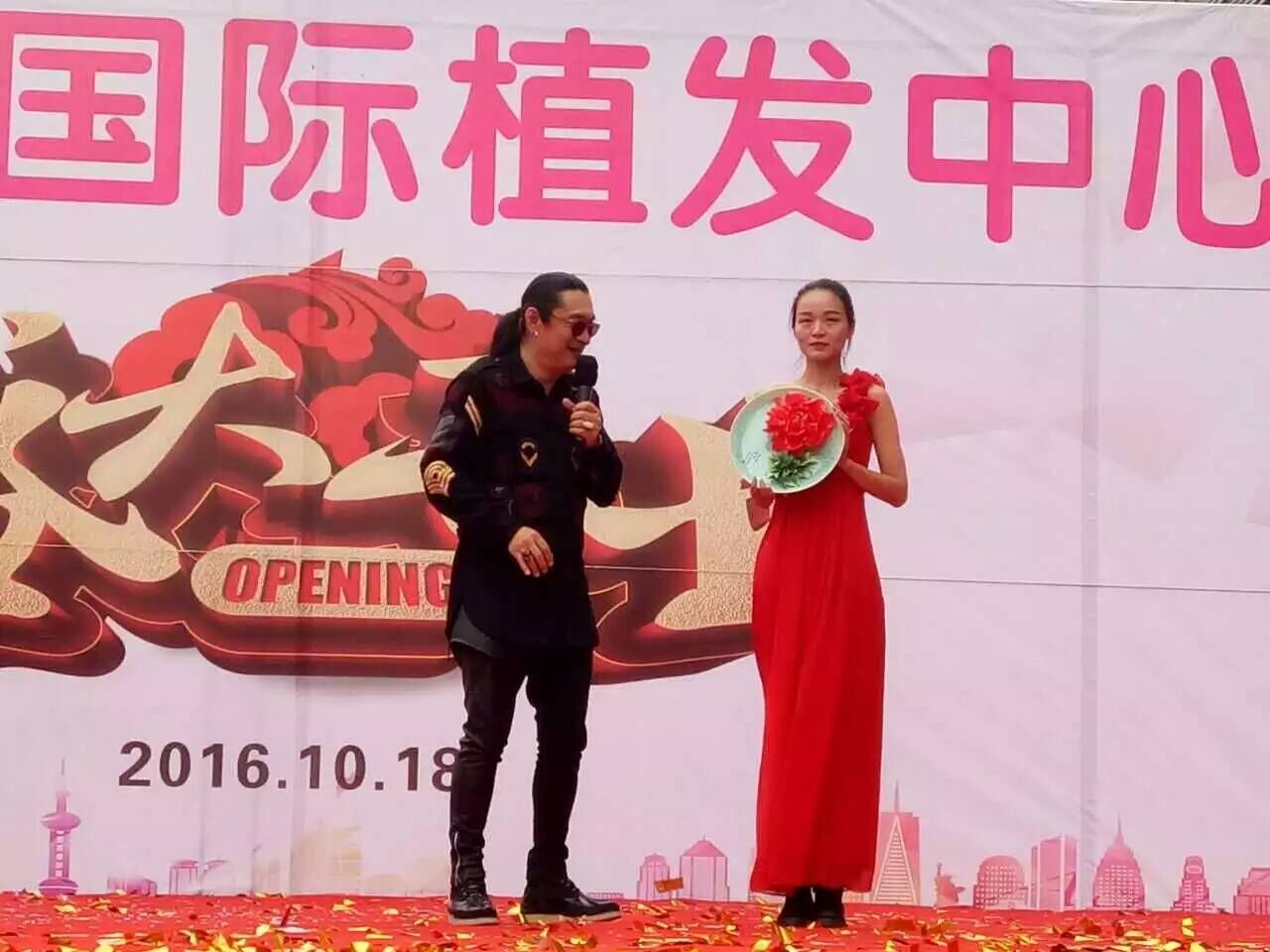 三个黑人玩一个女4P文
