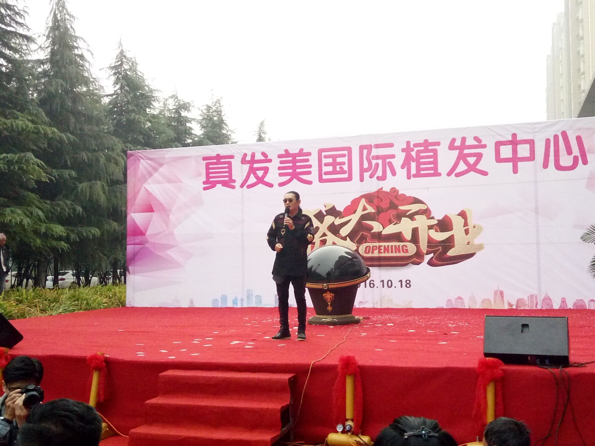 三个黑人玩一个女4P文