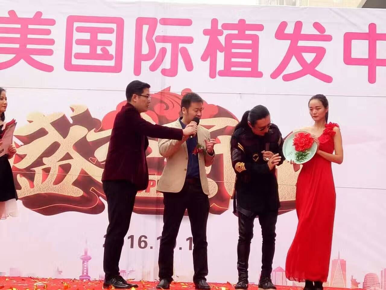 三个黑人玩一个女4P文