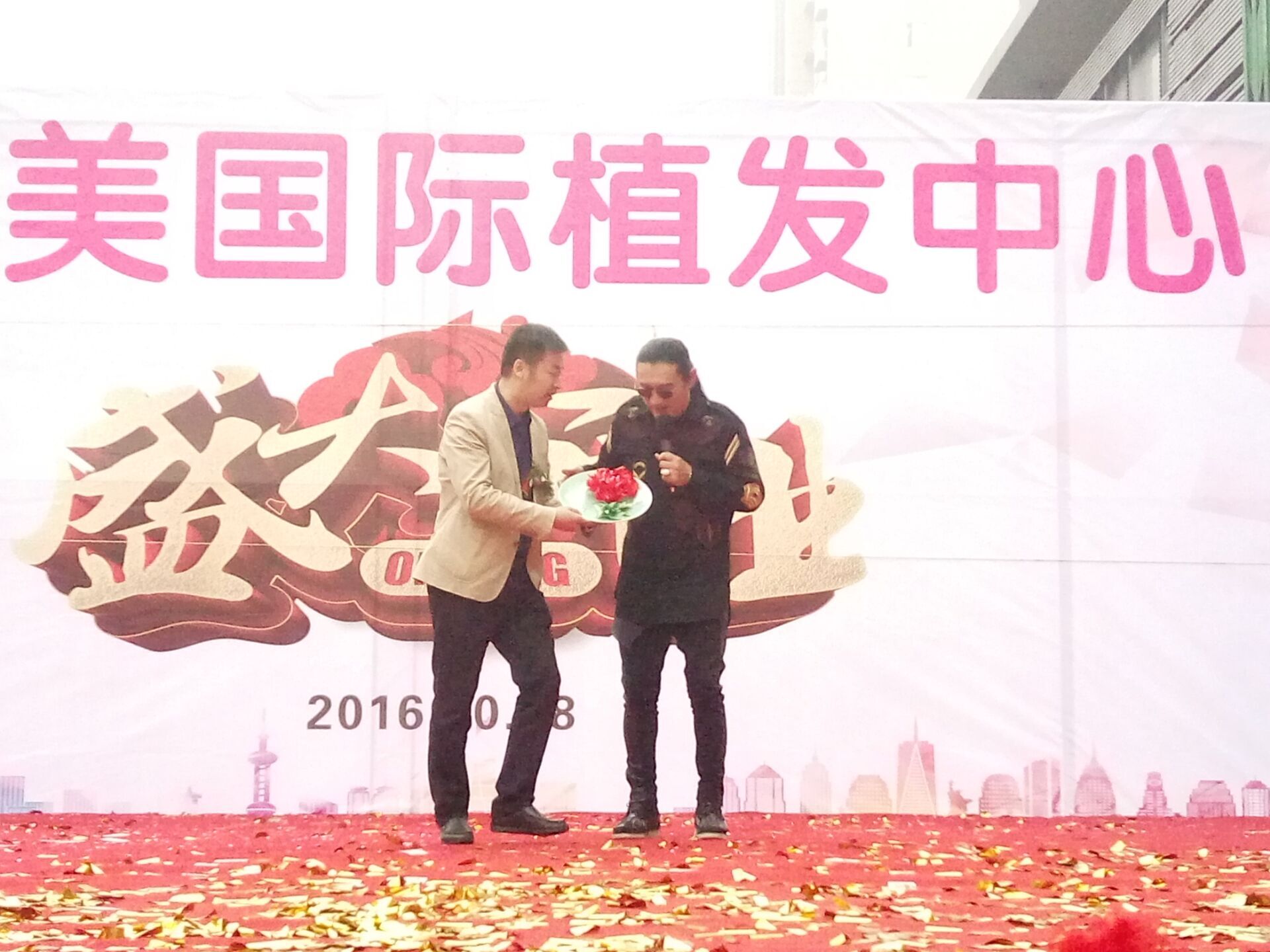 三个黑人玩一个女4P文