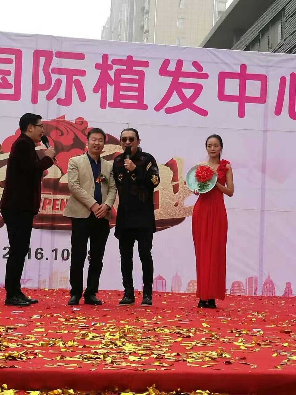 三个黑人玩一个女4P文